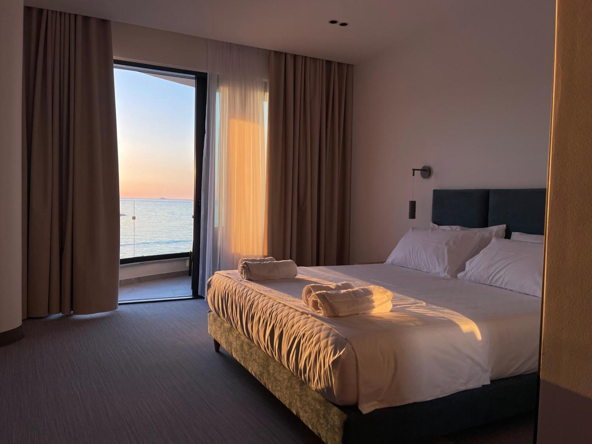 Manta Hotel Ксамил Екстериор снимка