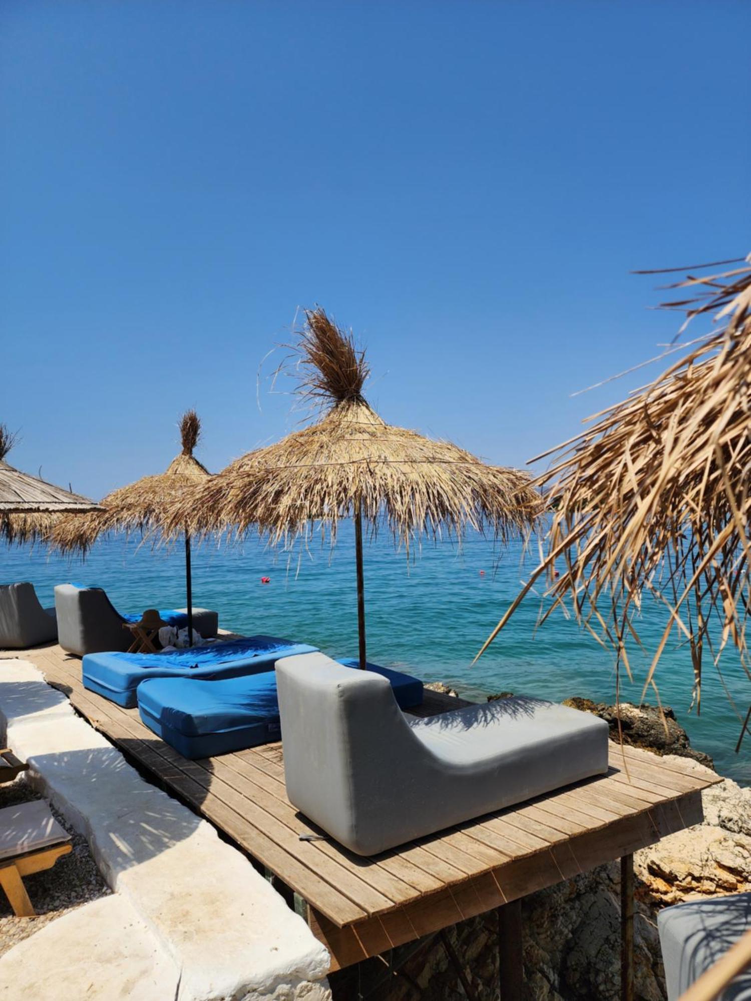 Manta Hotel Ксамил Екстериор снимка