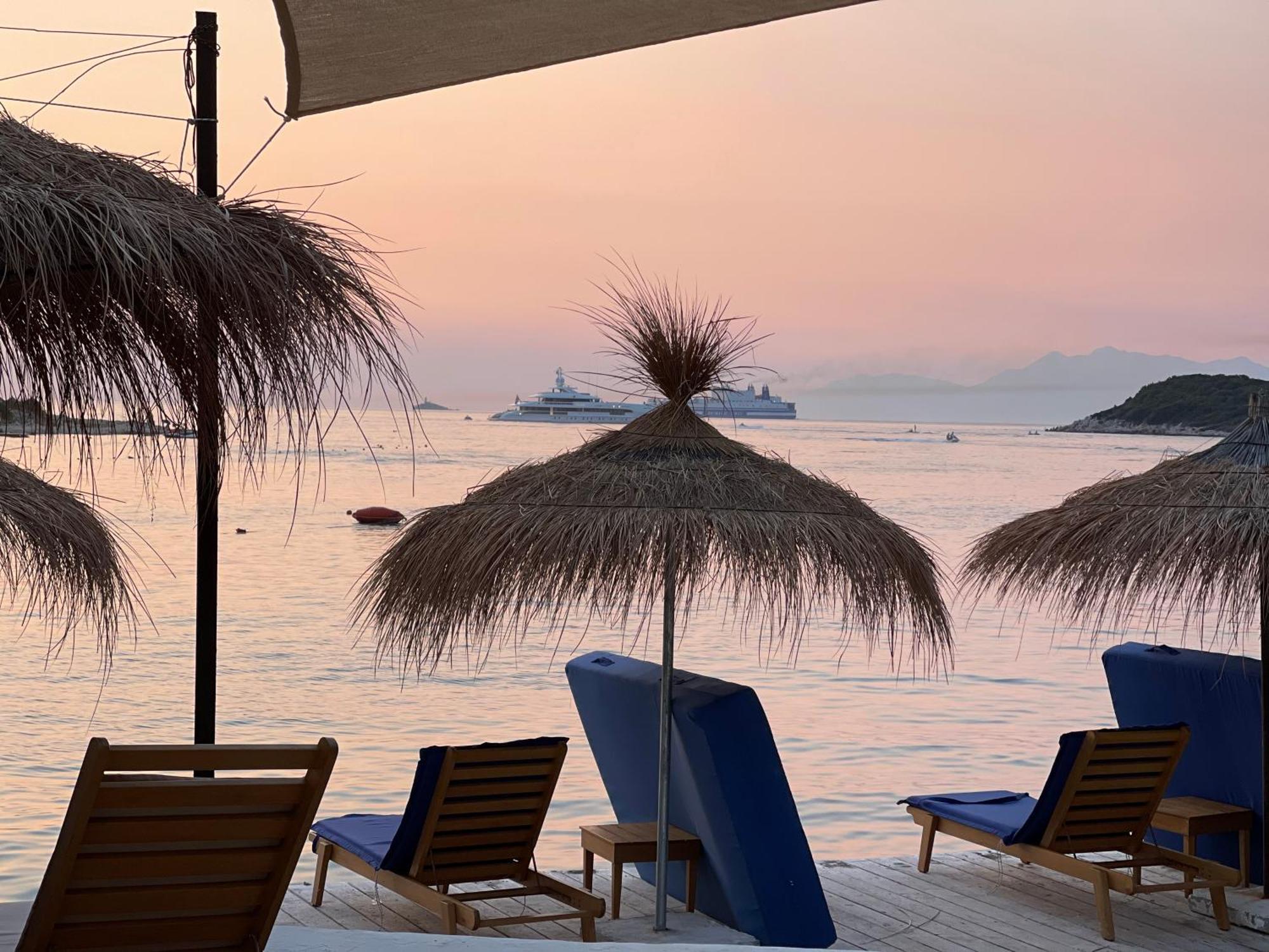 Manta Hotel Ксамил Екстериор снимка