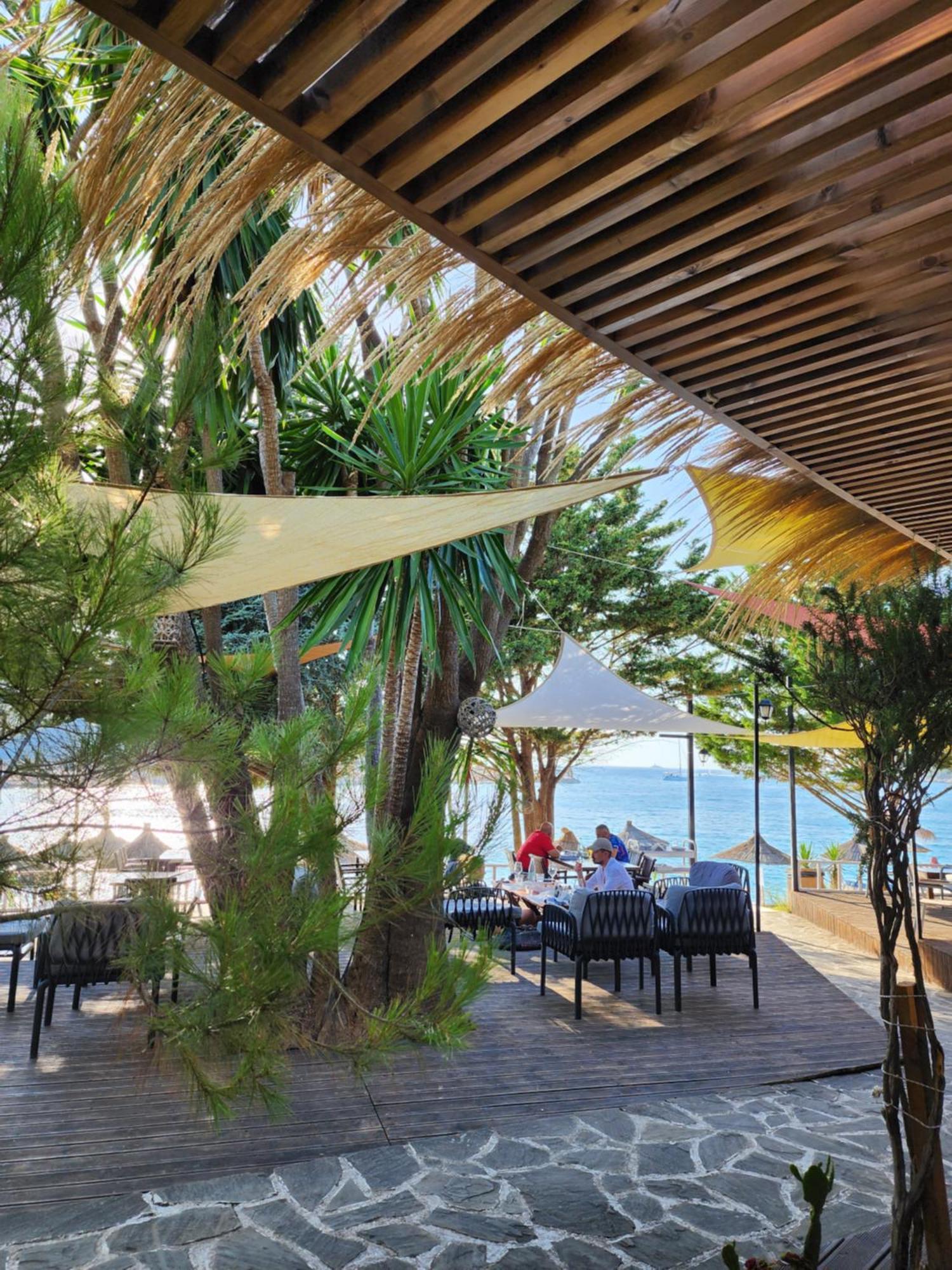 Manta Hotel Ксамил Екстериор снимка