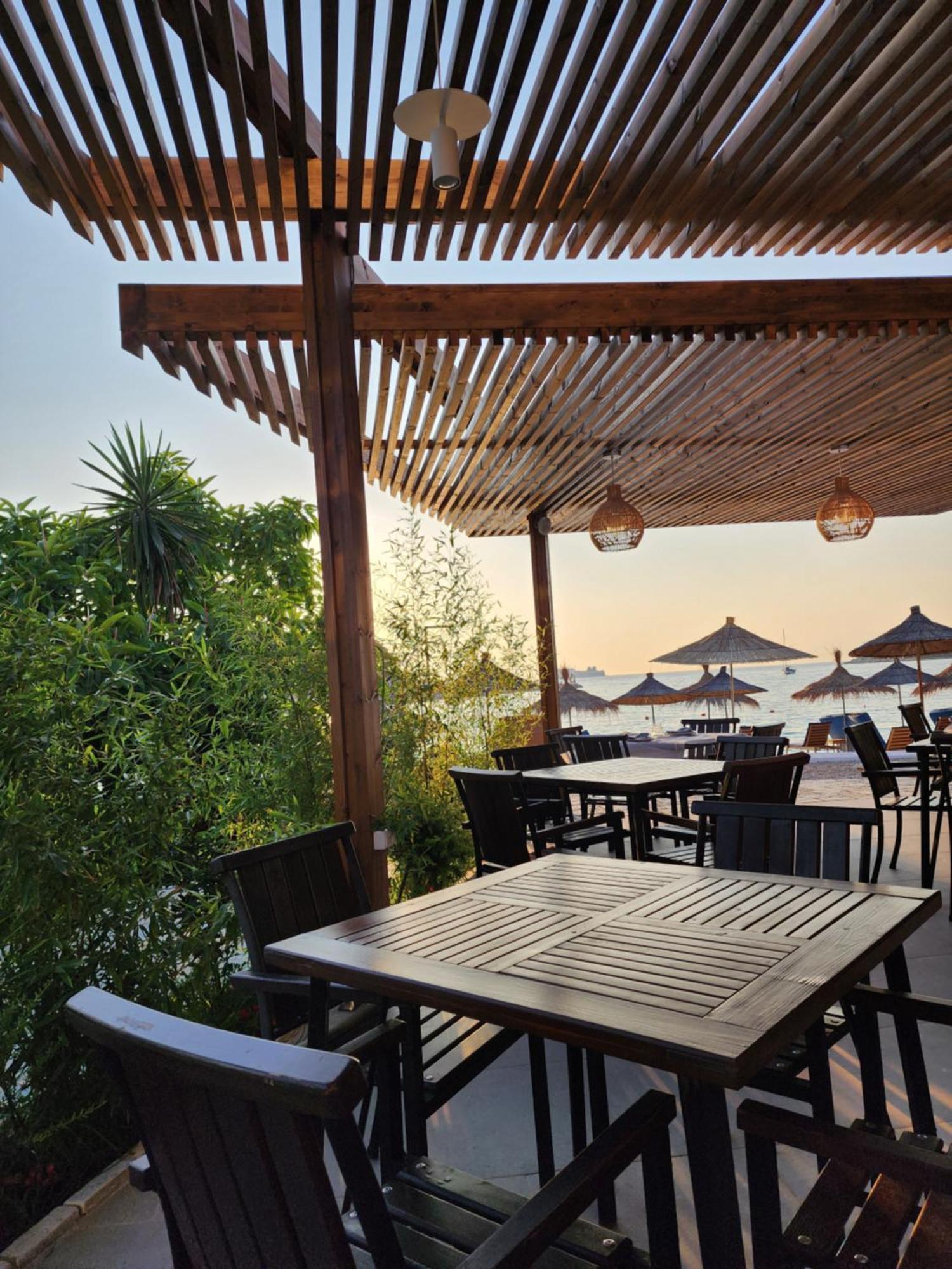 Manta Hotel Ксамил Екстериор снимка